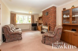 View Full Details for Kingsley Avenue, Royal Wootton Bassett - EAID:11742, BID:1