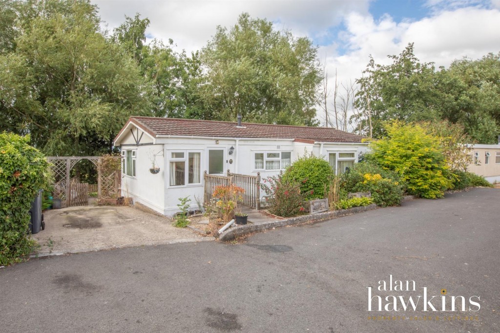 Images for Bungalow Caravan Park, Bradenstoke SN15 EAID:11742 BID:1