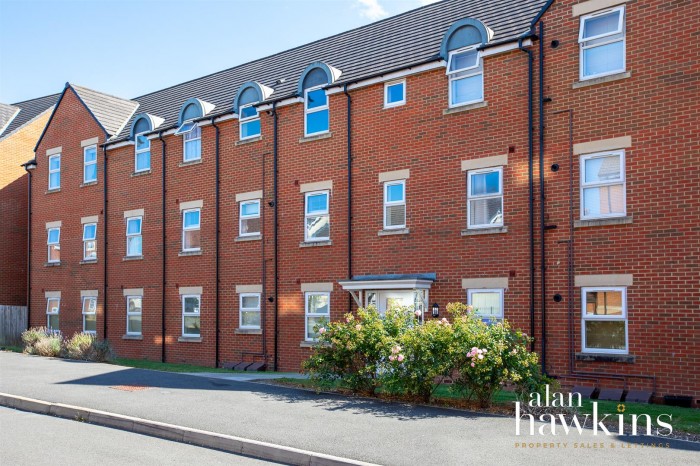 View Full Details for Cloatley Crescent, Royal Wootton Bassett. - EAID:11742, BID:1