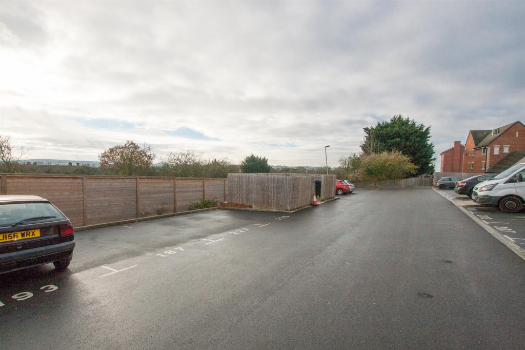 Images for Cloatley Crescent, Royal Wootton Bassett. EAID:11742 BID:1