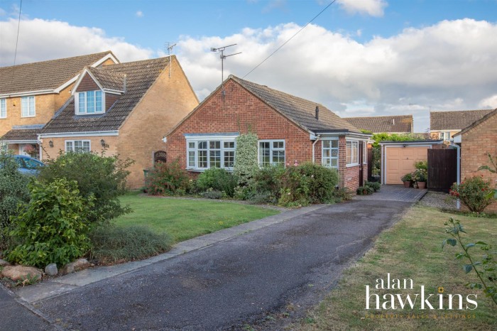 View Full Details for Kingsley Avenue, Royal Wootton Bassett SN4 8 - EAID:11742, BID:1