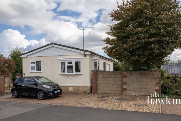 View Full Details for Church Park, Bradenstoke, Chippenham - EAID:11742, BID:1