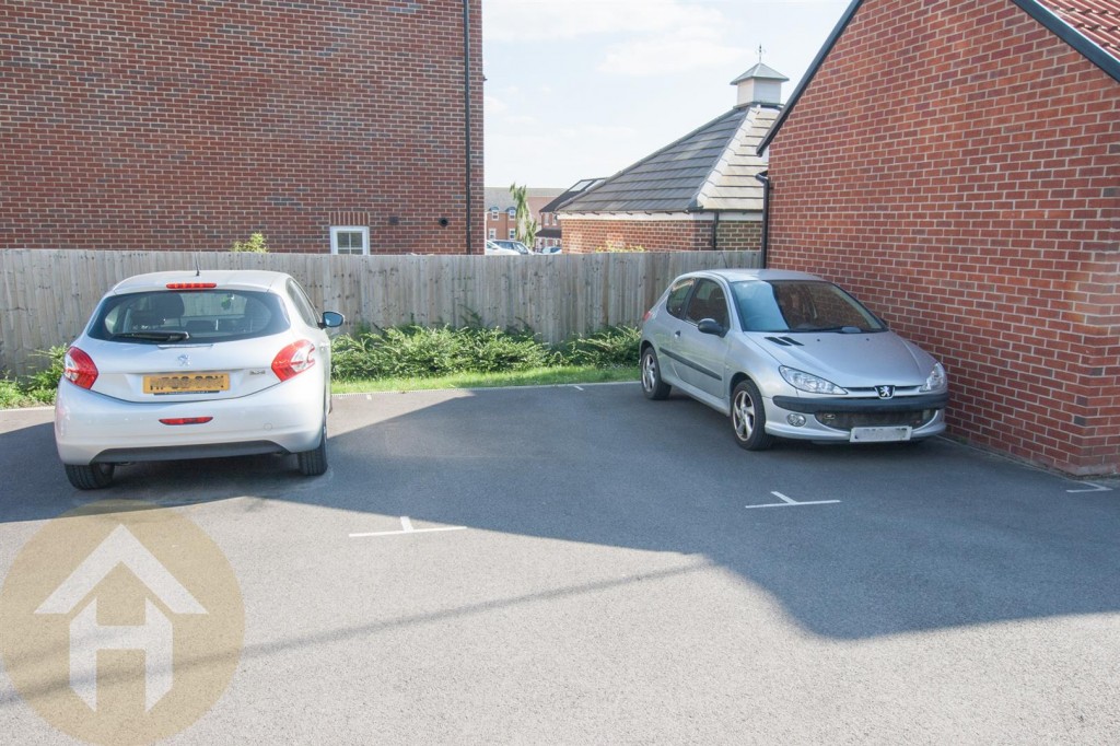 Images for Cloatley Crescent, Royal Wootton Bassett SN4 7 EAID:11742 BID:1