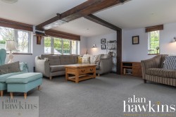 View Full Details for Hook Street, Nr. Royal Wootton Bassett - EAID:11742, BID:1