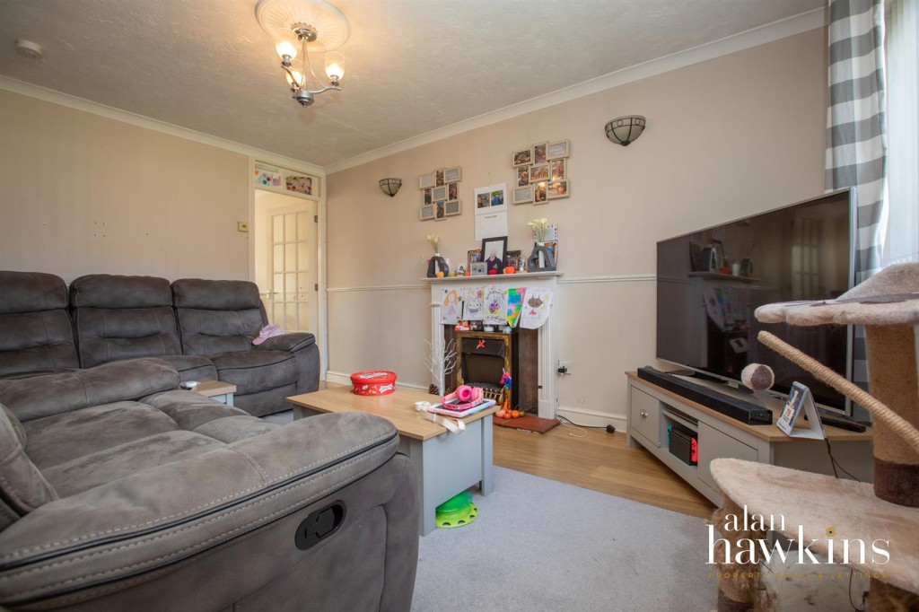 Images for Blackthorn Close, Royal Wootton Bassett SN4 7 EAID:11742 BID:1