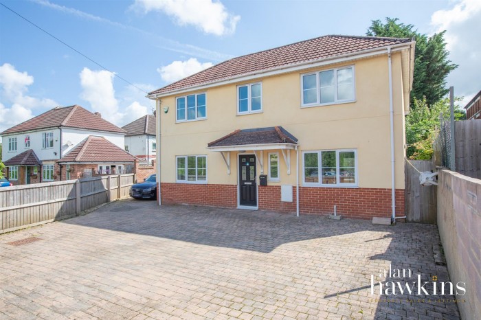 View Full Details for Station Road, Royal Wootton Bassett - EAID:11742, BID:1