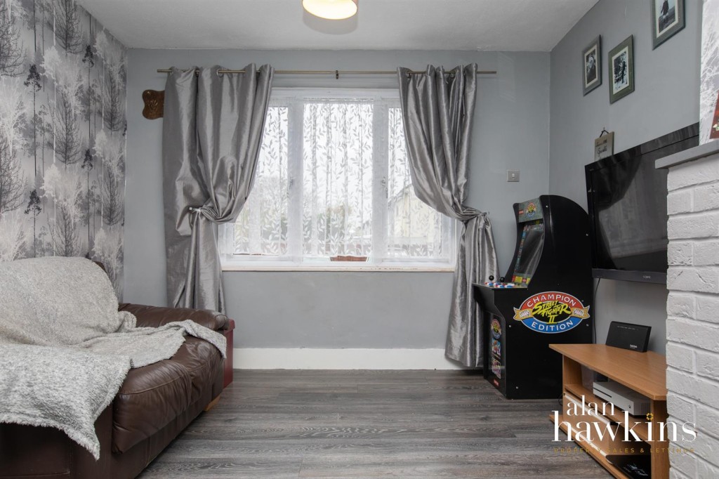 Images for Britannia Crescent, Lyneham SN15 EAID:11742 BID:1