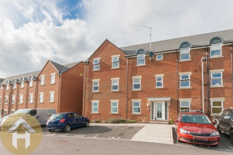 Cloatley Crescent, Royal Wootton Bassett SN4 7 - EAID:11742, BID:1