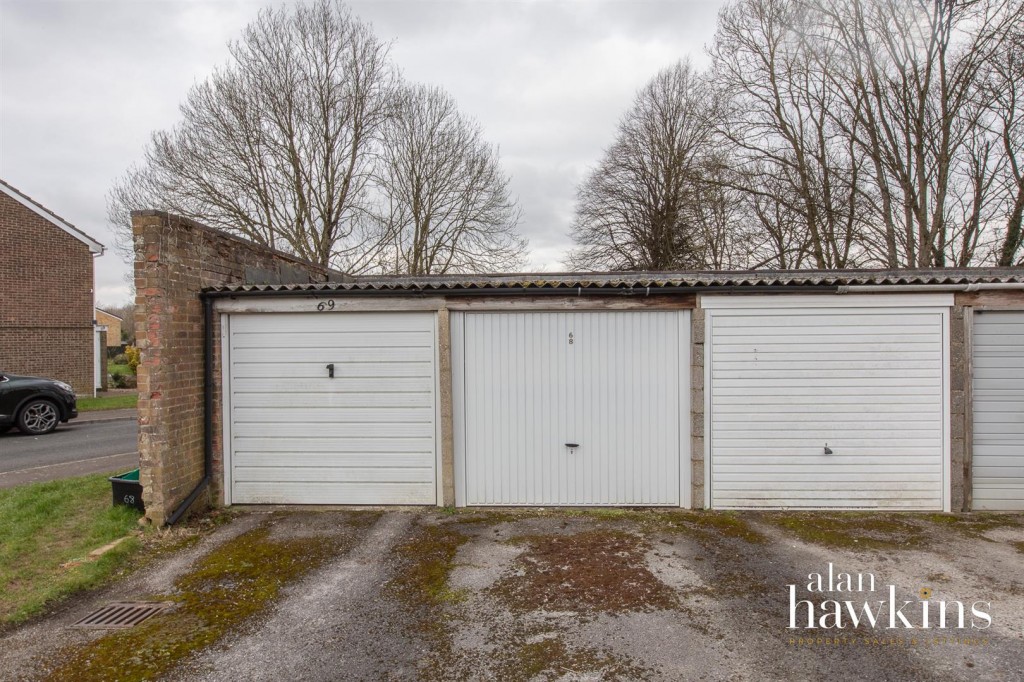 Images for Saffron Close, Royal Wootton Bassett EAID:11742 BID:1